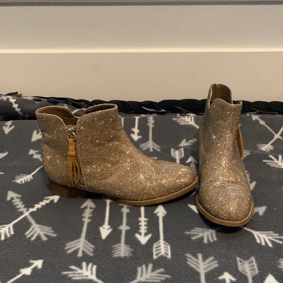 dillards girls shoes